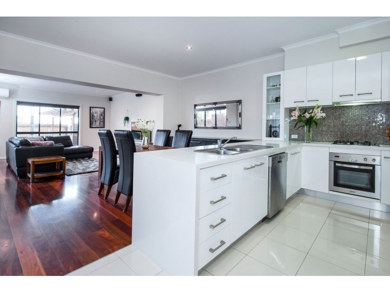 88 Jindabyne Avenue, Taylors Hill VIC 3037