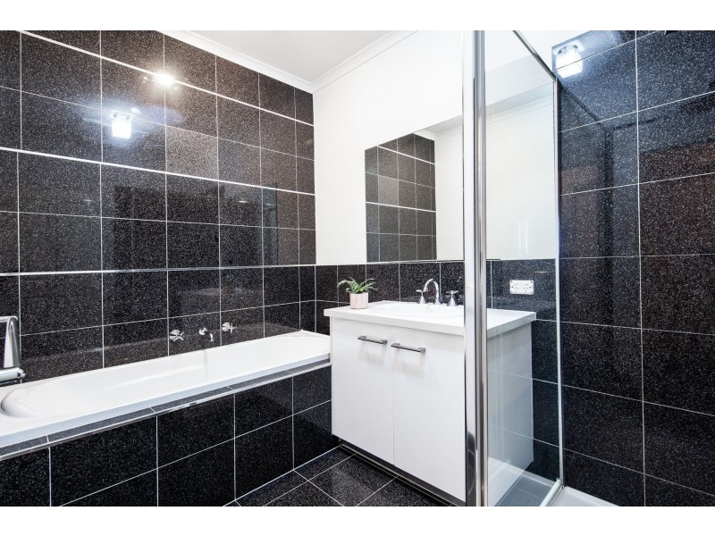 88 Jindabyne Avenue, Taylors Hill VIC 3037