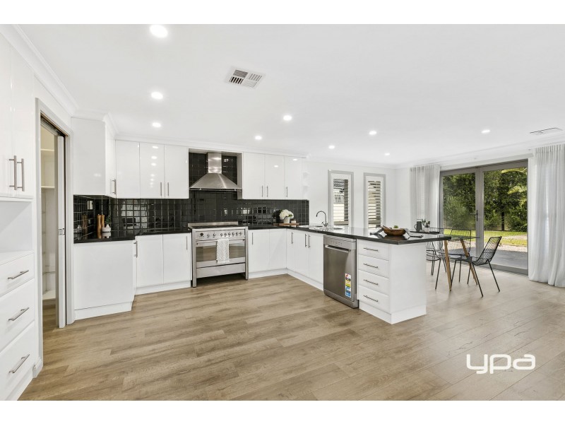 37 Watervale Boulevard, Taylors Hill VIC 3037