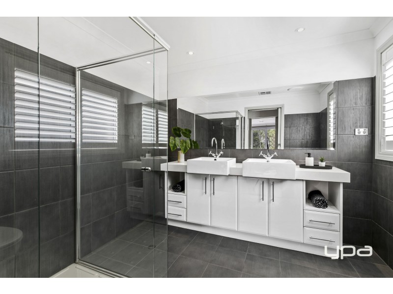 37 Watervale Boulevard, Taylors Hill VIC 3037