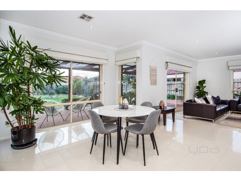 12 Domain Way, Taylors Hill VIC 3037