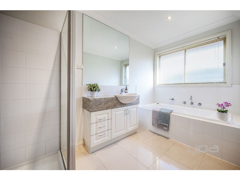 12 Domain Way, Taylors Hill VIC 3037