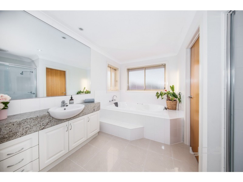 12 Domain Way, Taylors Hill VIC 3037