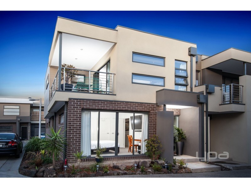 22/8 The Crossing, Caroline Springs VIC 3023