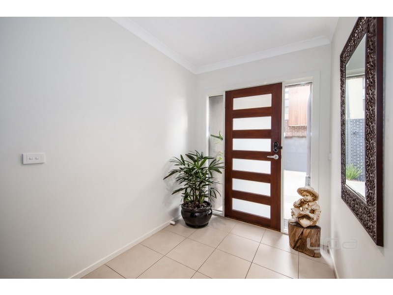 22/8 The Crossing, Caroline Springs VIC 3023