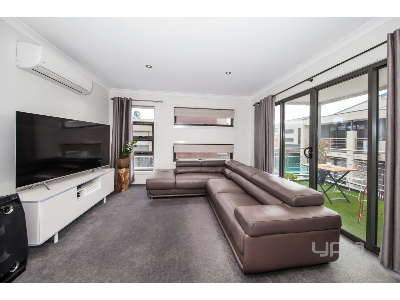22/8 The Crossing, Caroline Springs VIC 3023