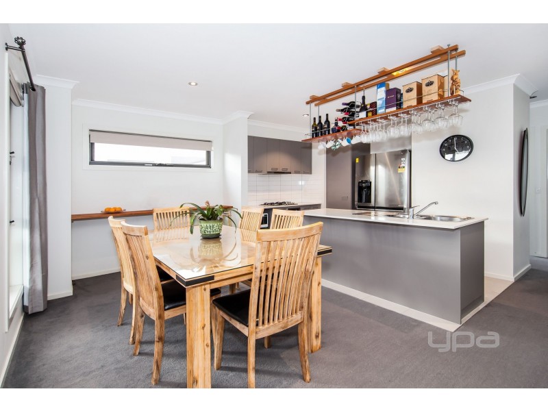 22/8 The Crossing, Caroline Springs VIC 3023