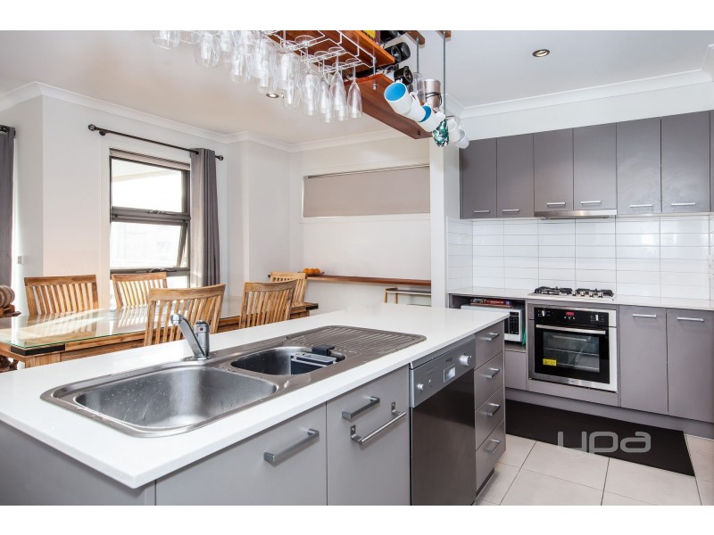 22/8 The Crossing, Caroline Springs VIC 3023