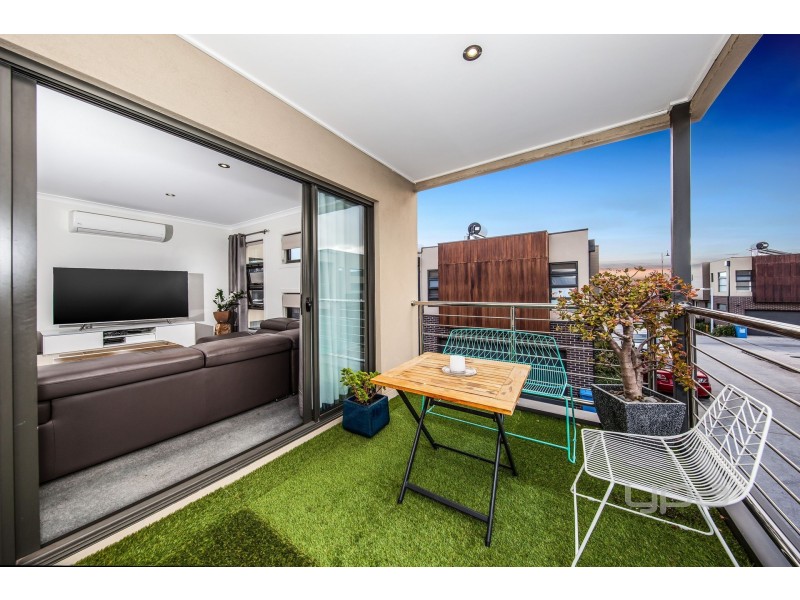22/8 The Crossing, Caroline Springs VIC 3023