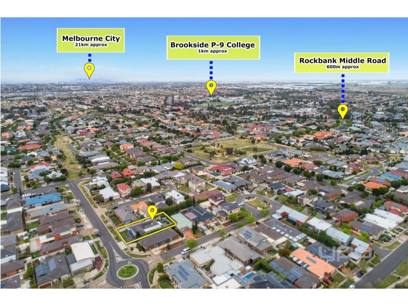 7 Edgbaston Parade, Caroline Springs VIC 3023