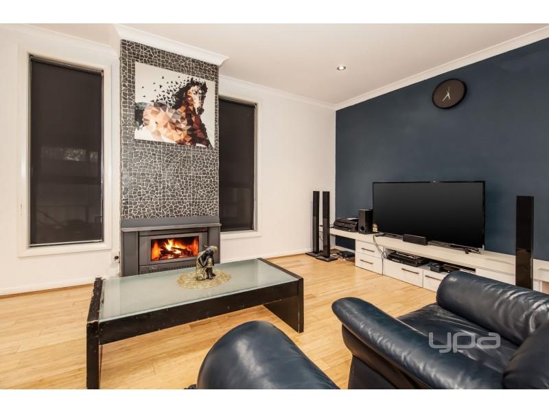 7 Edgbaston Parade, Caroline Springs VIC 3023