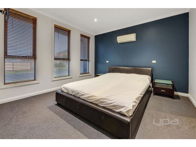 7 Edgbaston Parade, Caroline Springs VIC 3023