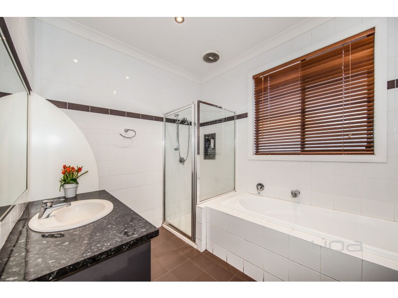 7 Edgbaston Parade, Caroline Springs VIC 3023