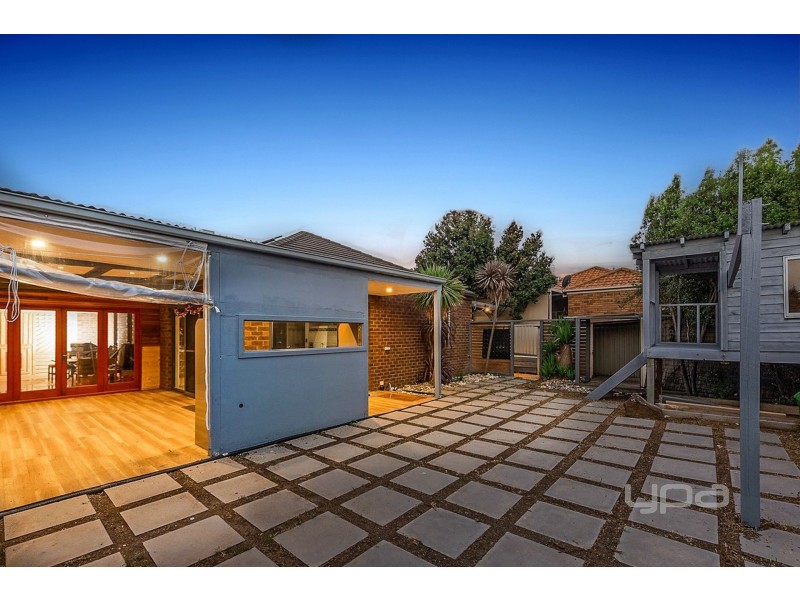 7 Edgbaston Parade, Caroline Springs VIC 3023