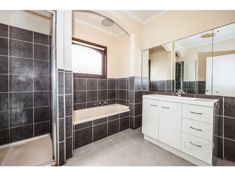 16 Clare Street, St Albans VIC 3021