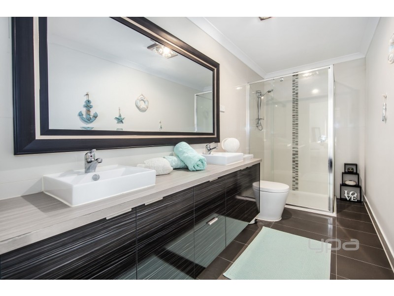 2 Freeman Avenue, Burnside VIC 3023