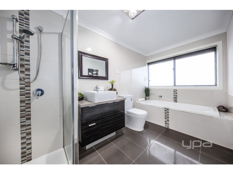 2 Freeman Avenue, Burnside VIC 3023