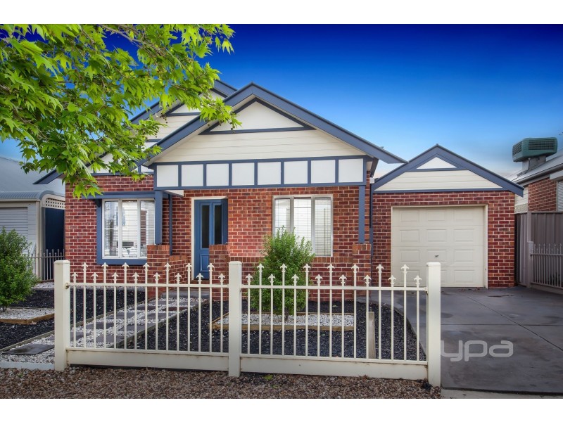 27 Cobaw Circuit, Caroline Springs VIC 3023