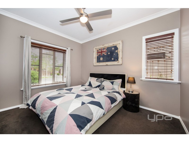 27 Cobaw Circuit, Caroline Springs VIC 3023