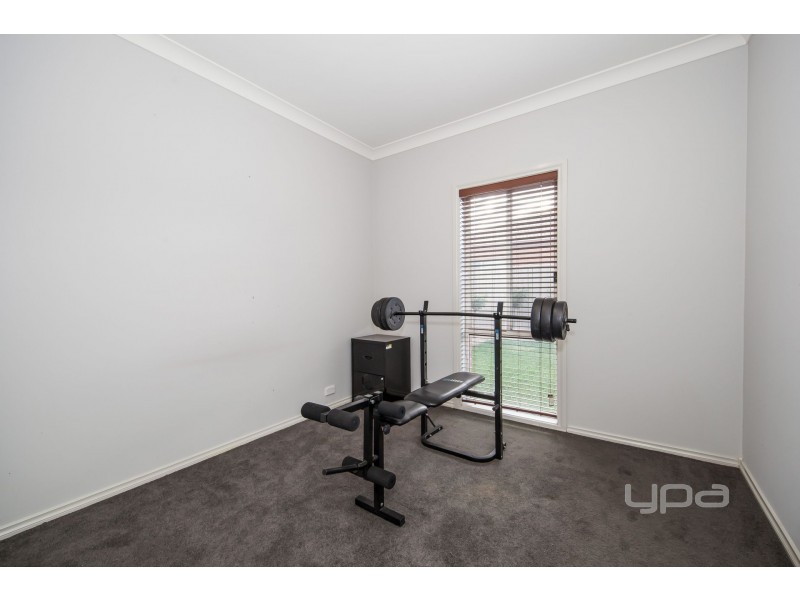 27 Cobaw Circuit, Caroline Springs VIC 3023