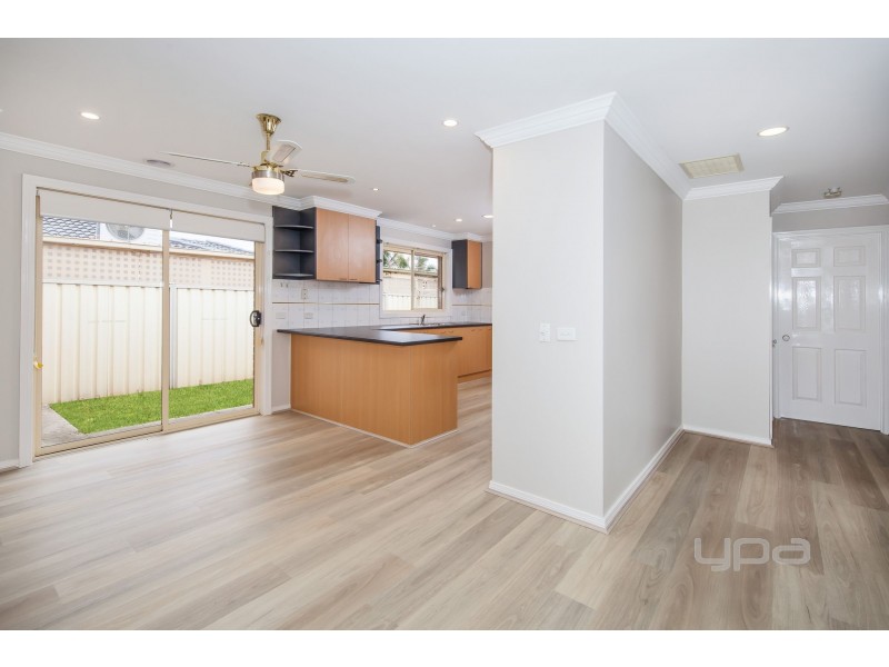 1/4 Carroll Street, Deer Park VIC 3023