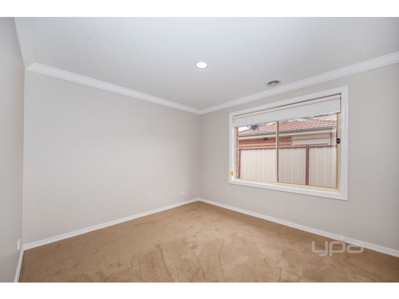 1/4 Carroll Street, Deer Park VIC 3023
