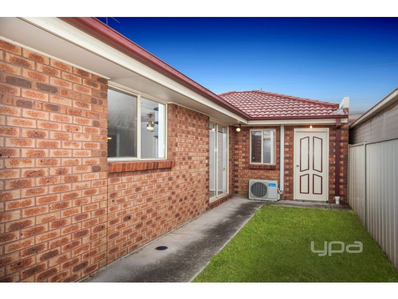 1/4 Carroll Street, Deer Park VIC 3023