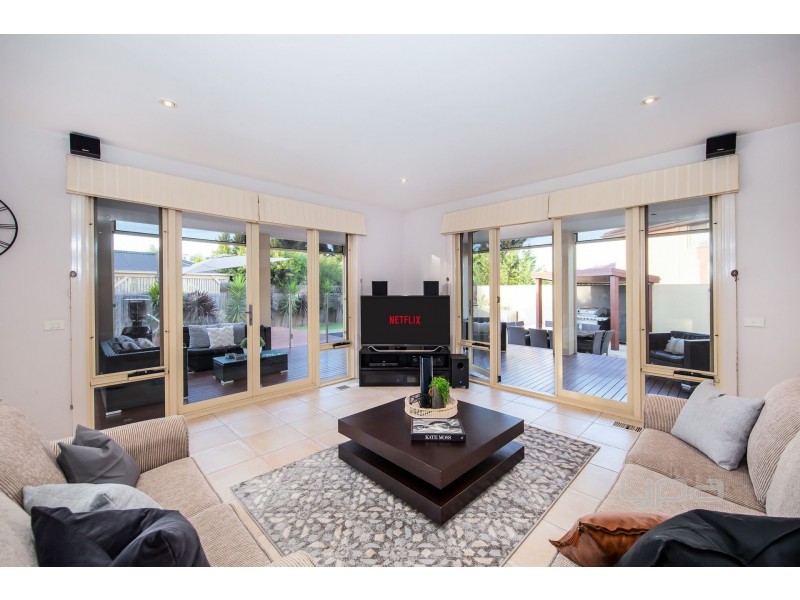 9 Fitzgerald Court, Taylors Lakes VIC 3038