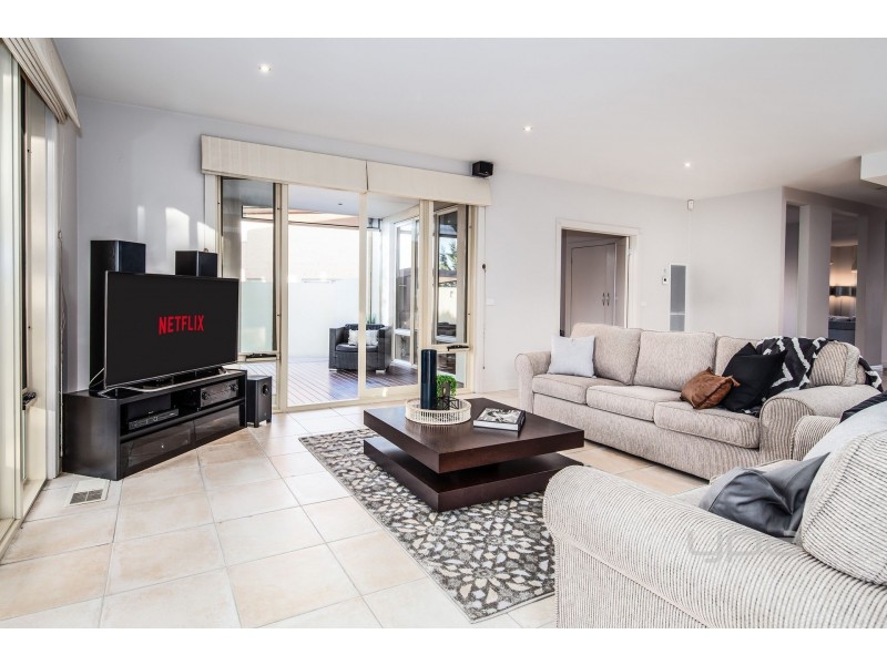 9 Fitzgerald Court, Taylors Lakes VIC 3038