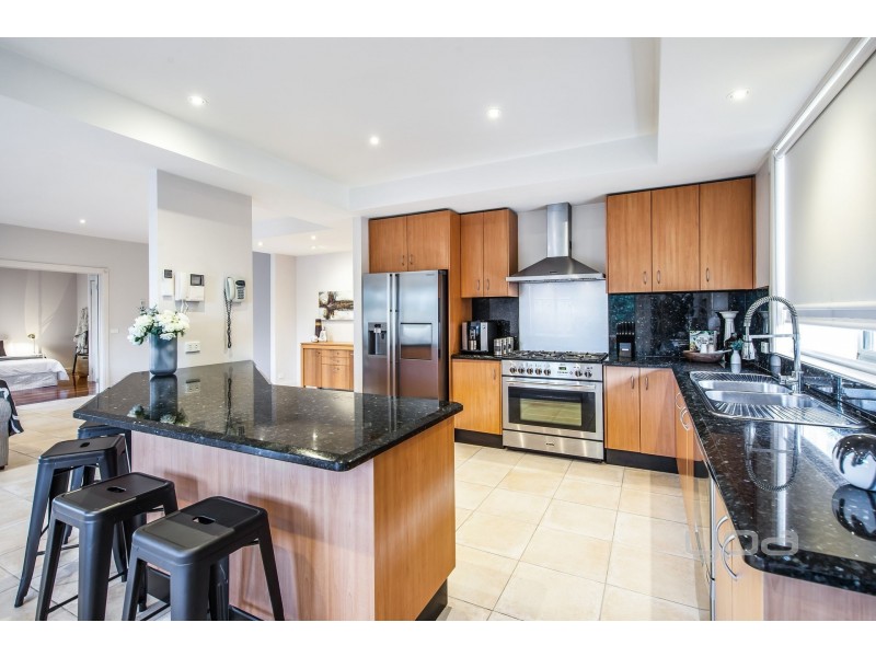 9 Fitzgerald Court, Taylors Lakes VIC 3038