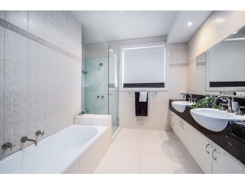 9 Fitzgerald Court, Taylors Lakes VIC 3038