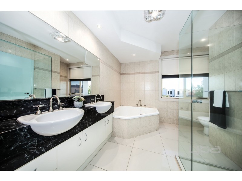 9 Fitzgerald Court, Taylors Lakes VIC 3038