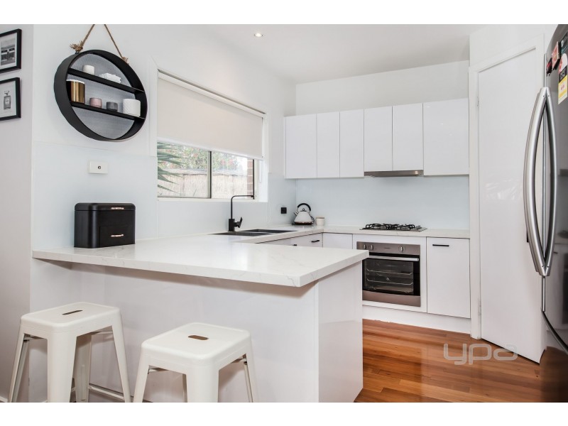16 Hawthorn Way, Caroline Springs VIC 3023