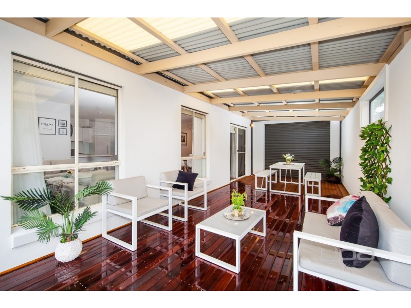 16 Hawthorn Way, Caroline Springs VIC 3023