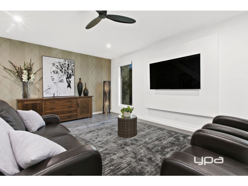 1/156 The Esplanade, Caroline Springs VIC 3023