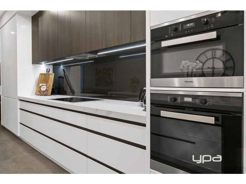 1/156 The Esplanade, Caroline Springs VIC 3023