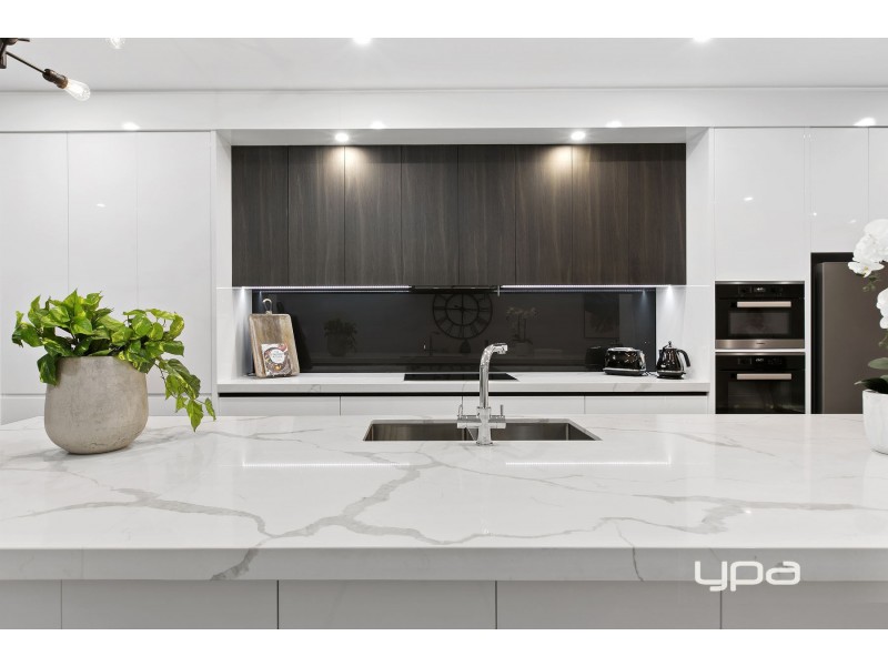 1/156 The Esplanade, Caroline Springs VIC 3023