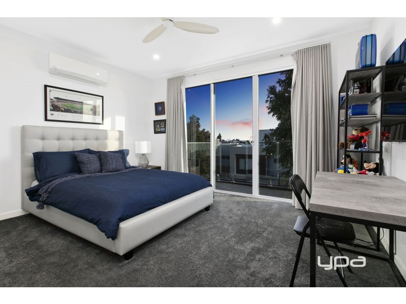 1/156 The Esplanade, Caroline Springs VIC 3023