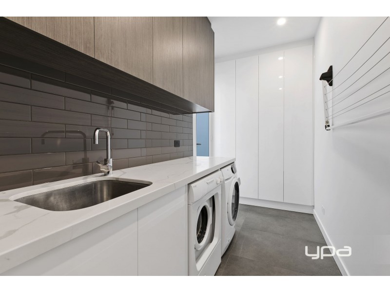 1/156 The Esplanade, Caroline Springs VIC 3023