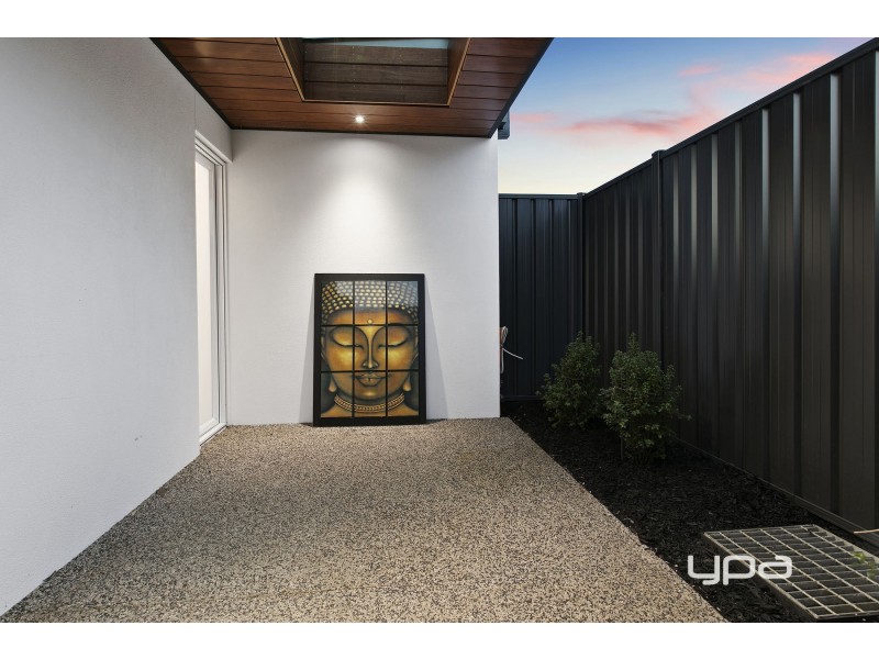 1/156 The Esplanade, Caroline Springs VIC 3023