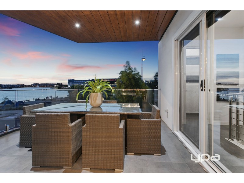 1/156 The Esplanade, Caroline Springs VIC 3023