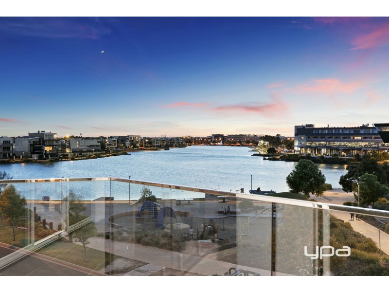 1/156 The Esplanade, Caroline Springs VIC 3023