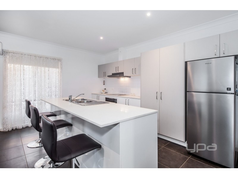 5/2 Elizabeth Street, Rockbank VIC 3335