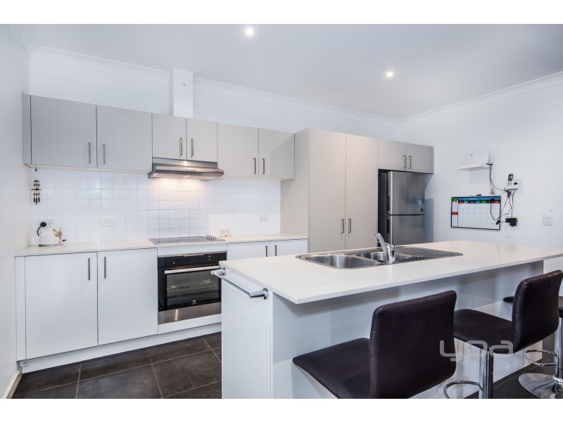 5/2 Elizabeth Street, Rockbank VIC 3335