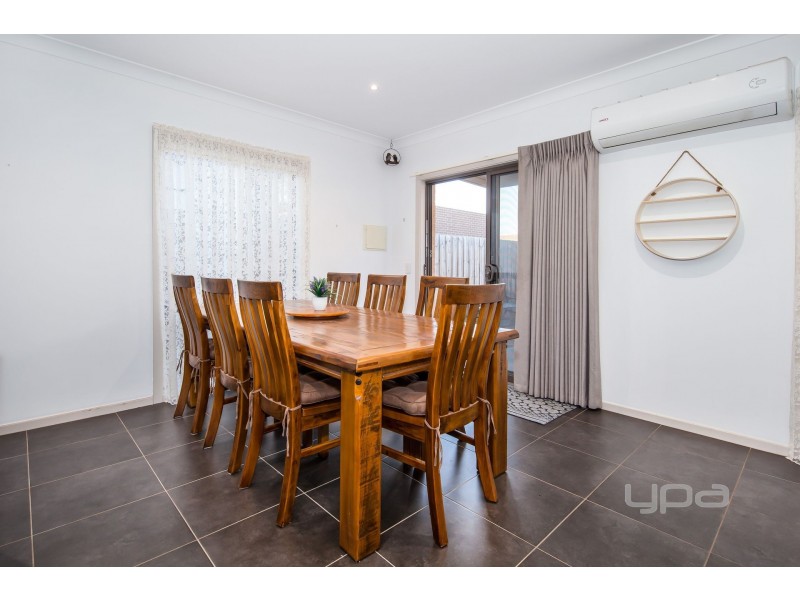 5/2 Elizabeth Street, Rockbank VIC 3335