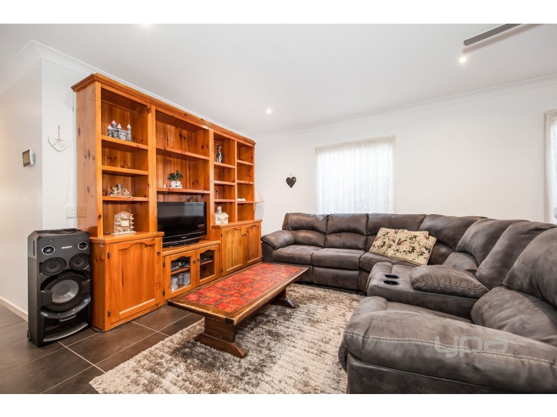 5/2 Elizabeth Street, Rockbank VIC 3335