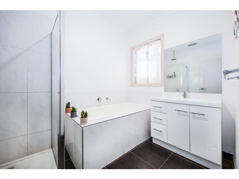 5/2 Elizabeth Street, Rockbank VIC 3335