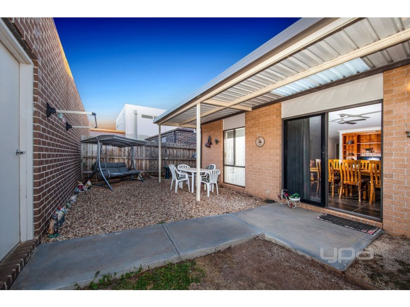 5/2 Elizabeth Street, Rockbank VIC 3335