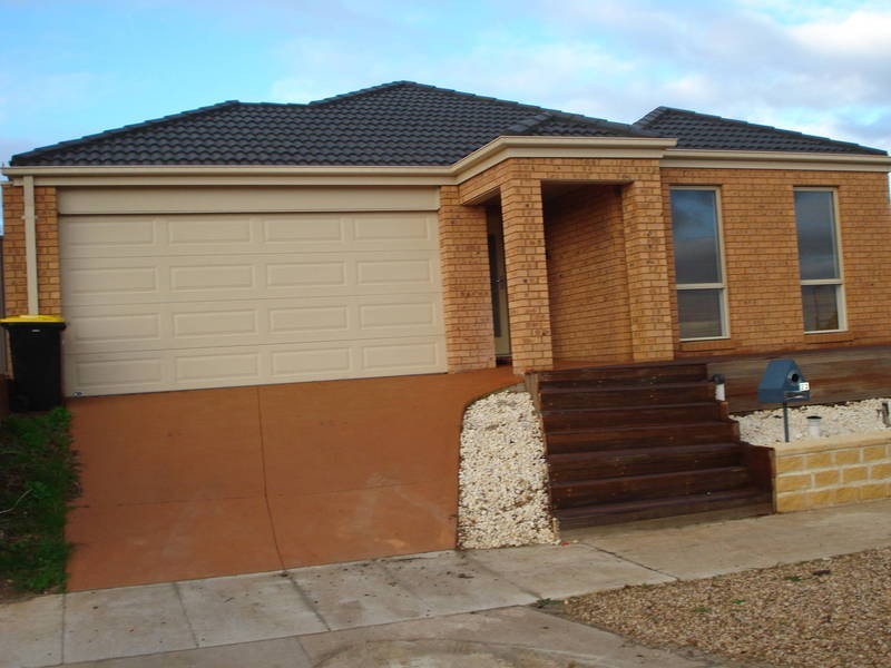 22 Hascombe Drive, Caroline Springs VIC 3023
