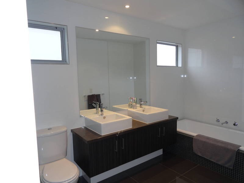 14 Warner Way, Caroline Springs VIC 3023